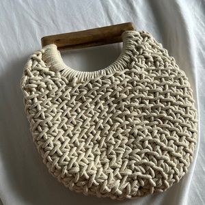 A new dat handbag. Knit with seem like wood.